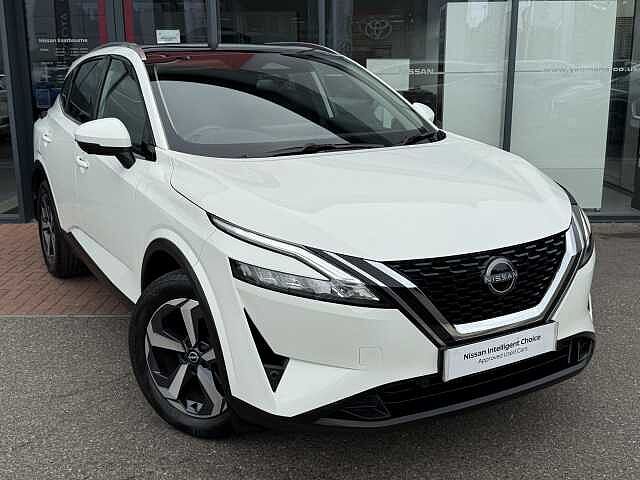 Nissan Qashqai 1.3 DIG-T (140ps) N-Connecta [Glass Roof]