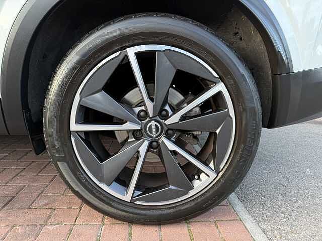 Nissan Qashqai 1.3 DIG-T (158ps) Tekna