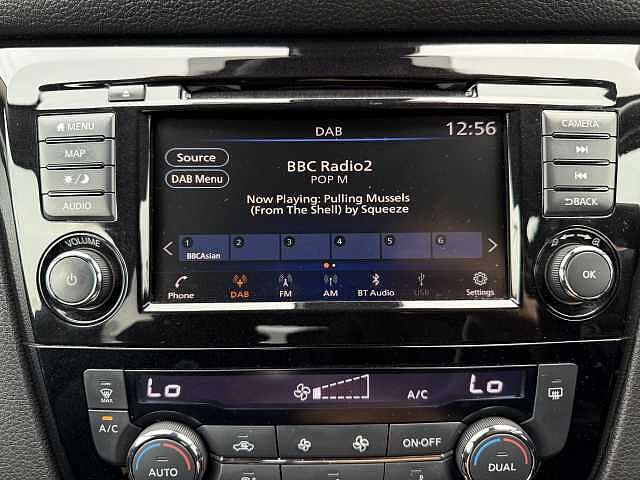 Nissan Qashqai 1.3 DIG-T (160ps) N-Connecta [Glass Roof]