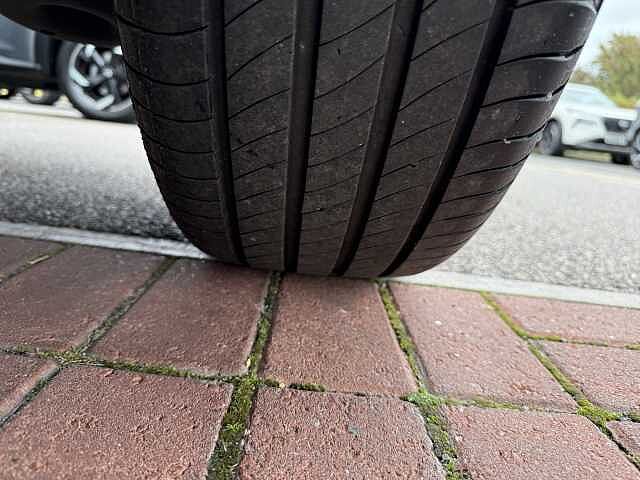 Nissan Qashqai 1.3 DIG-T (160ps) N-Connecta [Glass Roof]