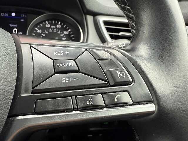 Nissan Qashqai 1.3 DIG-T (160ps) N-Connecta [Glass Roof]