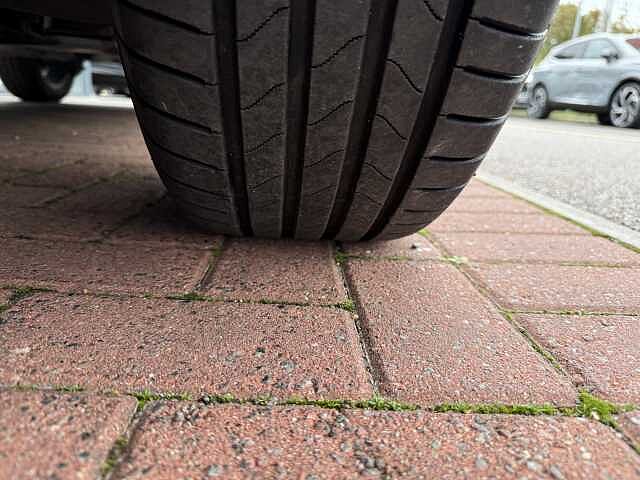 Nissan Qashqai 1.3 DIG-T (160ps) N-Connecta [Glass Roof]