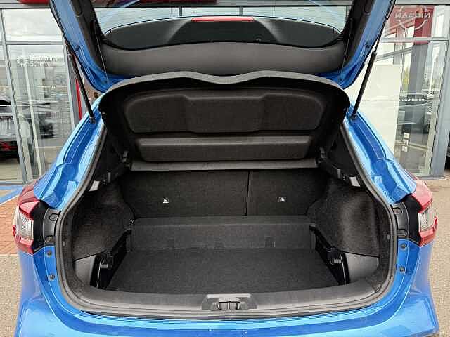 Nissan Qashqai 1.3 DIG-T (160ps) N-Connecta [Glass Roof]