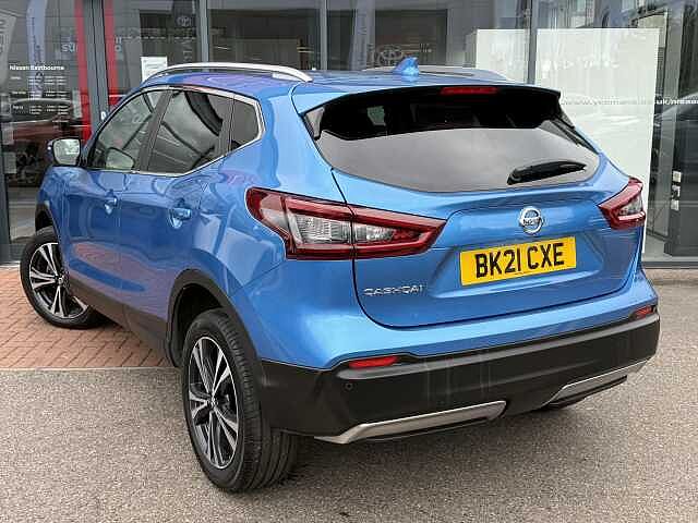 Nissan Qashqai 1.3 DIG-T (160ps) N-Connecta [Glass Roof]