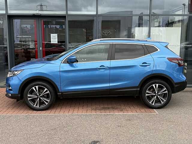Nissan Qashqai 1.3 DIG-T (160ps) N-Connecta [Glass Roof]