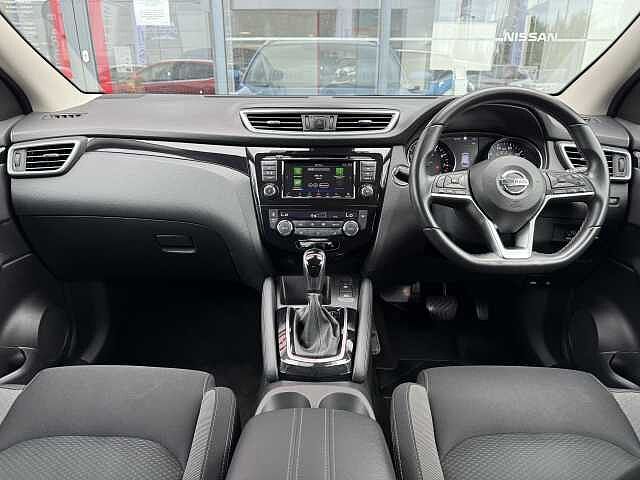Nissan Qashqai 1.3 DIG-T (160ps) N-Connecta [Glass Roof]