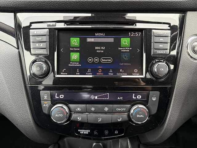 Nissan Qashqai 1.3 DIG-T (160ps) N-Connecta [Glass Roof]