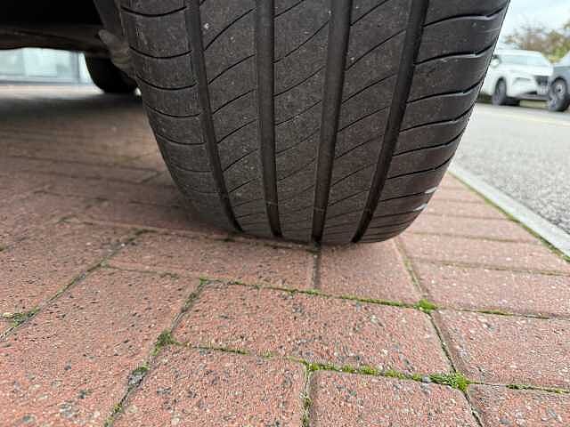 Nissan Qashqai 1.3 DIG-T (160ps) N-Connecta [Glass Roof]