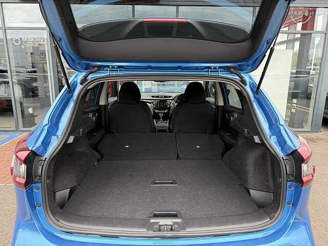 Nissan Qashqai 1.3 DIG-T (160ps) N-Connecta [Glass Roof]