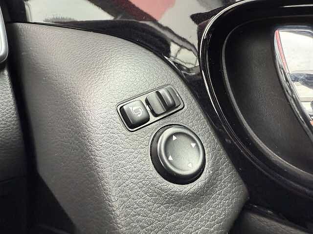 Nissan Qashqai 1.3 DIG-T (160ps) N-Connecta [Glass Roof]