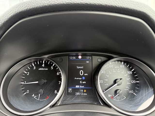 Nissan Qashqai 1.3 DIG-T (160ps) N-Connecta [Glass Roof]