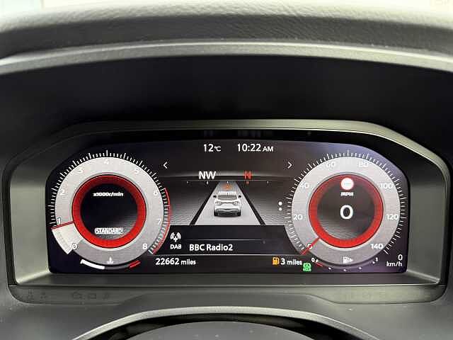 Nissan Qashqai 1.3 DIG-T (140ps) N-Connecta [Glass Roof]