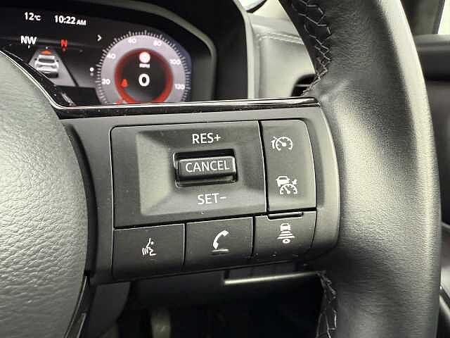 Nissan Qashqai 1.3 DIG-T (140ps) N-Connecta [Glass Roof]