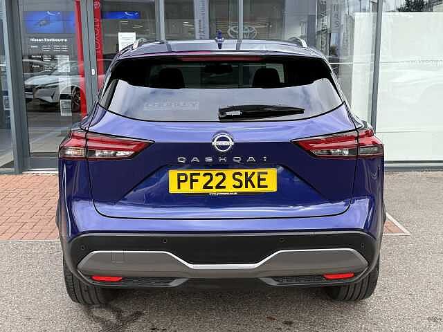 Nissan Qashqai 1.3 DIG-T (140ps) N-Connecta [Glass Roof]