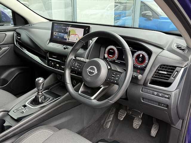 Nissan Qashqai 1.3 DIG-T (140ps) N-Connecta [Glass Roof]