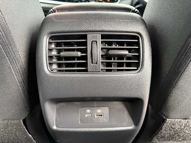 Nissan Qashqai 1.3 DIG-T (140ps) N-Connecta [Glass Roof]