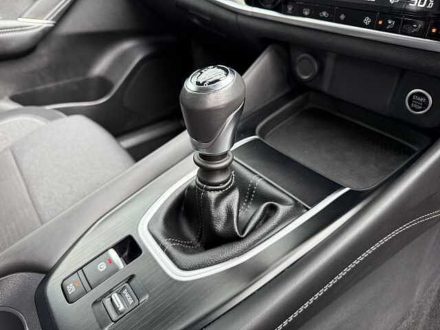 Nissan Qashqai 1.3 DIG-T (140ps) N-Connecta [Glass Roof]