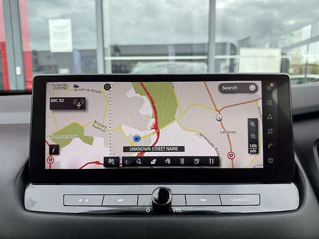 Nissan Qashqai 1.3 DIG-T (140ps) N-Connecta [Glass Roof]