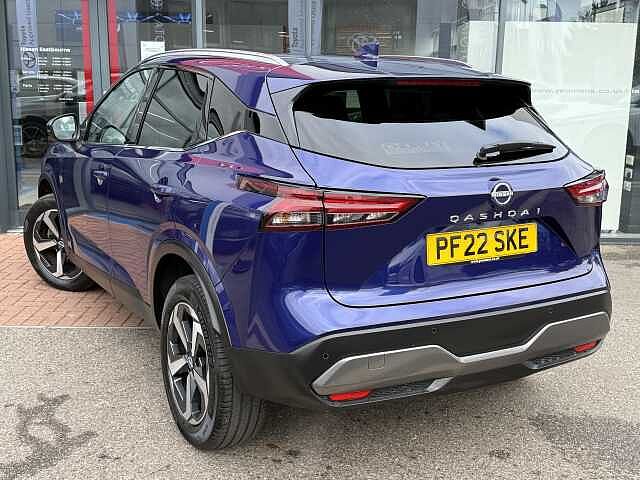 Nissan Qashqai 1.3 DIG-T (140ps) N-Connecta [Glass Roof]