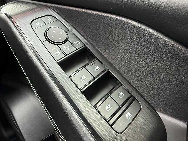 Nissan Qashqai 1.3 DIG-T (140ps) N-Connecta [Glass Roof]