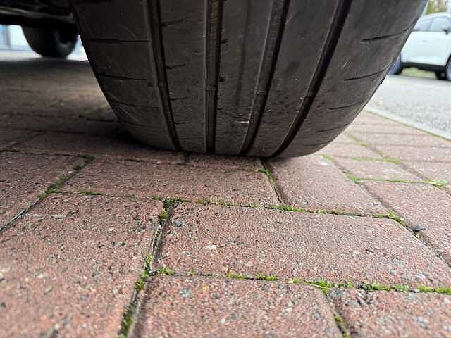 Nissan Qashqai 1.3 DIG-T (140ps) N-Connecta [Glass Roof]