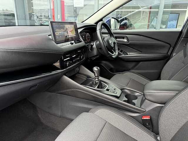 Nissan Qashqai 1.3 DIG-T (140ps) N-Connecta [Glass Roof]