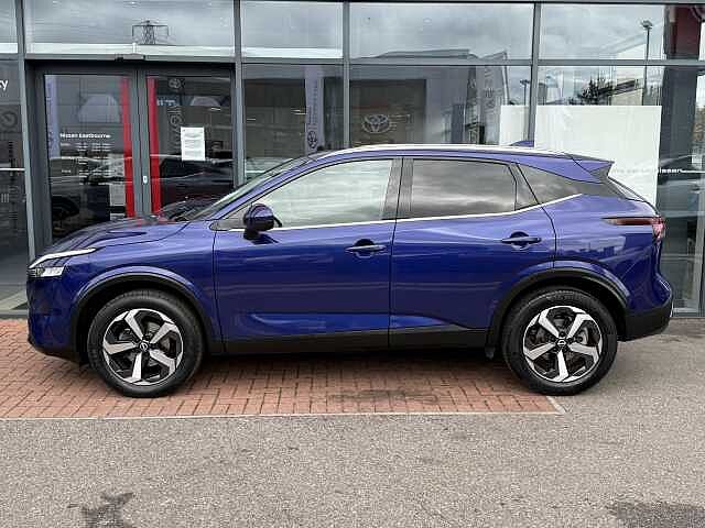 Nissan Qashqai 1.3 DIG-T (140ps) N-Connecta [Glass Roof]