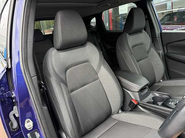 Nissan Qashqai 1.3 DIG-T (140ps) N-Connecta [Glass Roof]