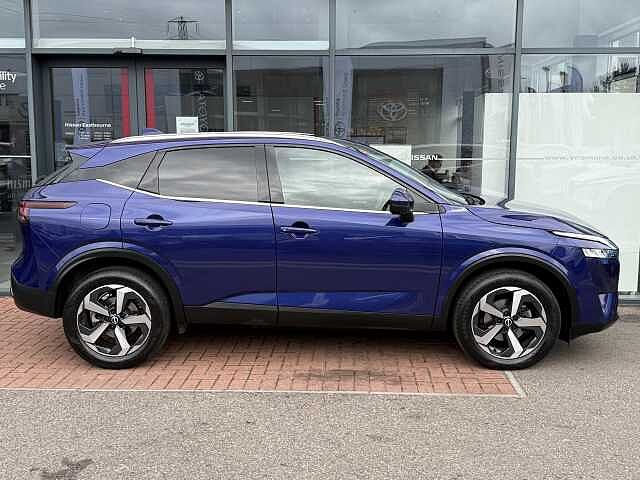 Nissan Qashqai 1.3 DIG-T (140ps) N-Connecta [Glass Roof]