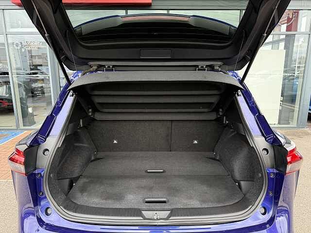 Nissan Qashqai 1.3 DIG-T (140ps) N-Connecta [Glass Roof]