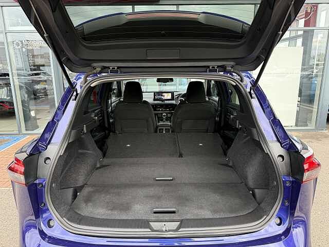 Nissan Qashqai 1.3 DIG-T (140ps) N-Connecta [Glass Roof]