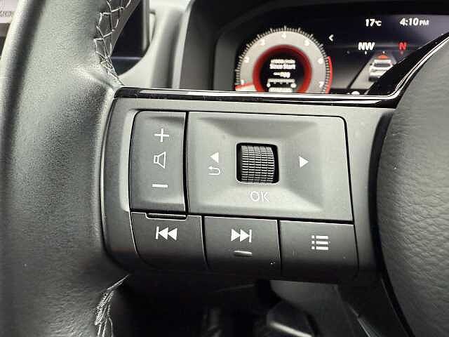 Nissan Qashqai 1.3 DIG-T (140ps) N-Connecta [Glass Roof]