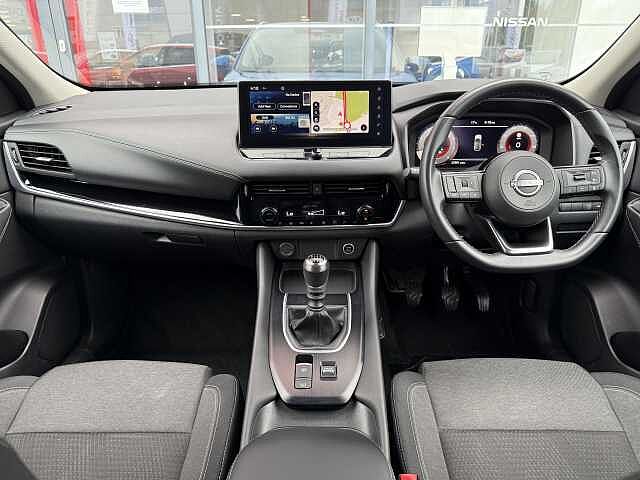Nissan Qashqai 1.3 DIG-T (140ps) N-Connecta [Glass Roof]