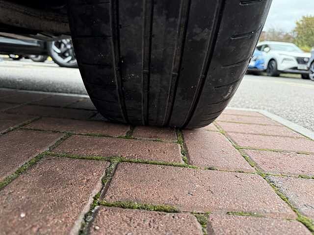 Nissan Qashqai 1.3 DIG-T (140ps) N-Connecta [Glass Roof]