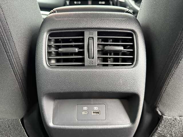 Nissan Qashqai 1.3 DIG-T (140ps) N-Connecta [Glass Roof]