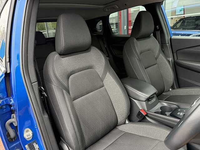 Nissan Qashqai 1.3 DIG-T (140ps) N-Connecta [Glass Roof]