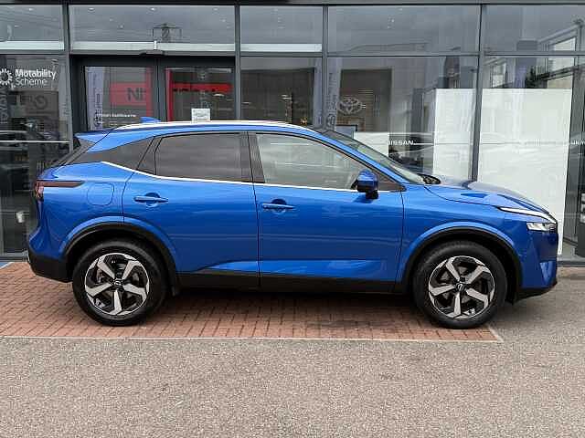 Nissan Qashqai 1.3 DIG-T (140ps) N-Connecta [Glass Roof]