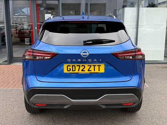 Nissan Qashqai 1.3 DIG-T (140ps) N-Connecta [Glass Roof]
