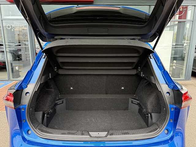 Nissan Qashqai 1.3 DIG-T (140ps) N-Connecta [Glass Roof]