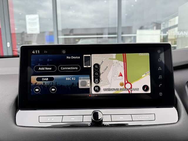 Nissan Qashqai 1.3 DIG-T (140ps) N-Connecta [Glass Roof]