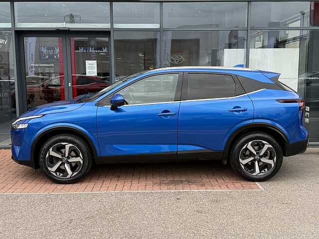 Nissan Qashqai 1.3 DIG-T (140ps) N-Connecta [Glass Roof]