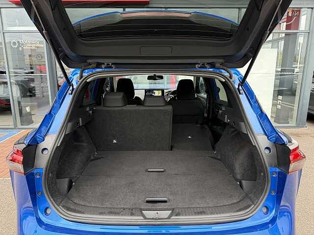 Nissan Qashqai 1.3 DIG-T (140ps) N-Connecta [Glass Roof]