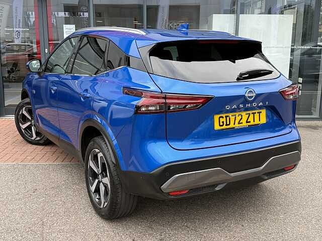 Nissan Qashqai 1.3 DIG-T (140ps) N-Connecta [Glass Roof]