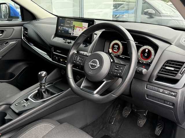 Nissan Qashqai 1.3 DIG-T (140ps) N-Connecta [Glass Roof]