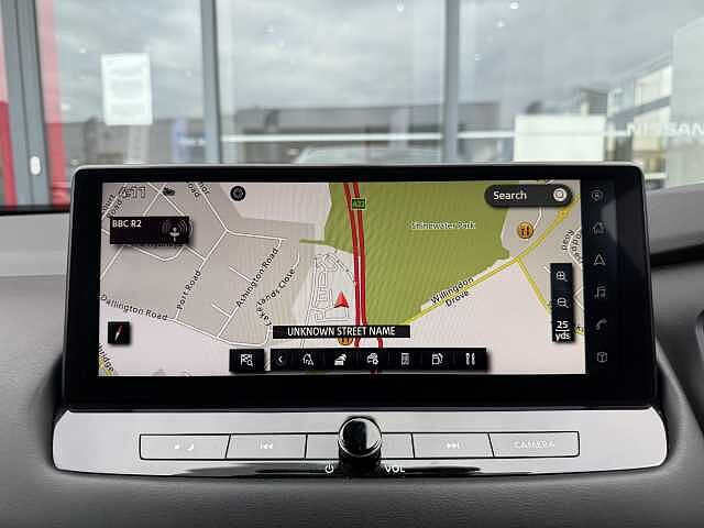 Nissan Qashqai 1.3 DIG-T (140ps) N-Connecta [Glass Roof]