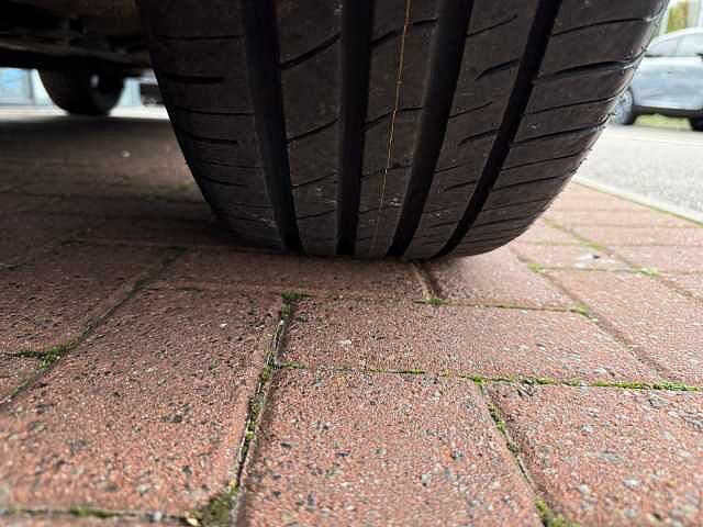 Nissan Qashqai 1.3 DIG-T (140ps) N-Connecta [Glass Roof]