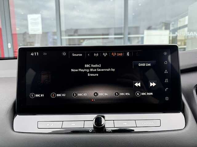 Nissan Qashqai 1.3 DIG-T (140ps) N-Connecta [Glass Roof]