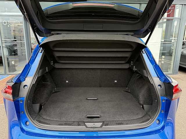 Nissan Qashqai 1.3 DIG-T (140ps) N-Connecta [Glass Roof]