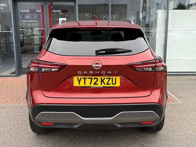 Nissan Qashqai 1.3 DIG-T (158ps) N-Connecta [Glass Roof]