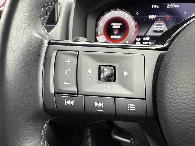 Nissan Qashqai 1.3 DIG-T (158ps) N-Connecta [Glass Roof]